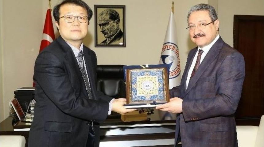 Kore Cumhuriyeti B&uuml;y&uuml;kel&ccedil;ilik M&uuml;steşarı Jijoon Kim, Rekt&ouml;r G&uuml;ven&rsquo;i Ziyaret Etti