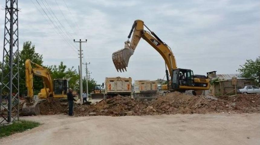 Yunus Emre Mahallesinde Yol Yapım &Ccedil;alışması Başlatıldı