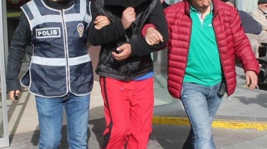 İnternetten Tanıştıkları Kadınları Kandırarak Zorla Fuhuş Yaptırmışlar