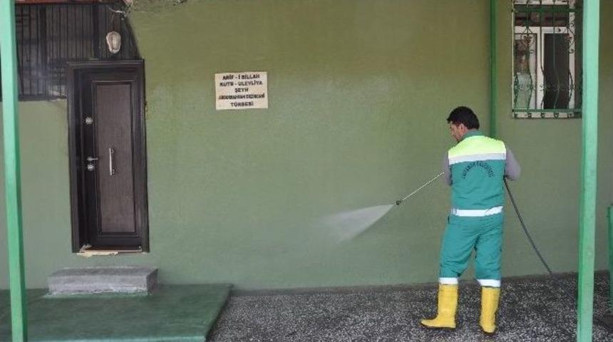 Tarihi Cami Ve T&uuml;rbelerde Temizlik &Ccedil;alışması Başlatıldı