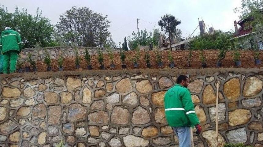 İzmit Belediyesi&rsquo;nden Top&ccedil;ular Mahallesine Park