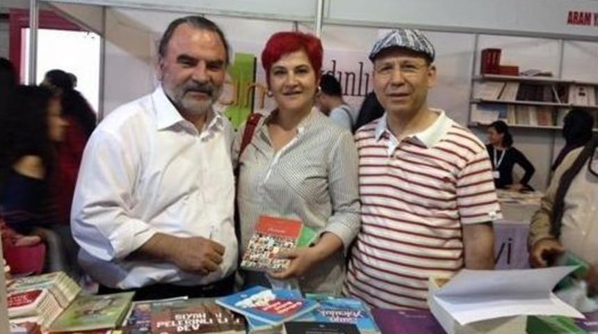 Dr. İnce, Yeni Kitaplarını İzmir Fuarı&rsquo;nda G&ouml;r&uuml;c&uuml;ye &Ccedil;ıkardı