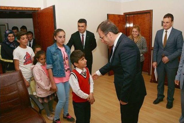 Yetim Ve Öksüz Öğrencilerden Kaymakam Akgül’e Teşekkür Ziyareti