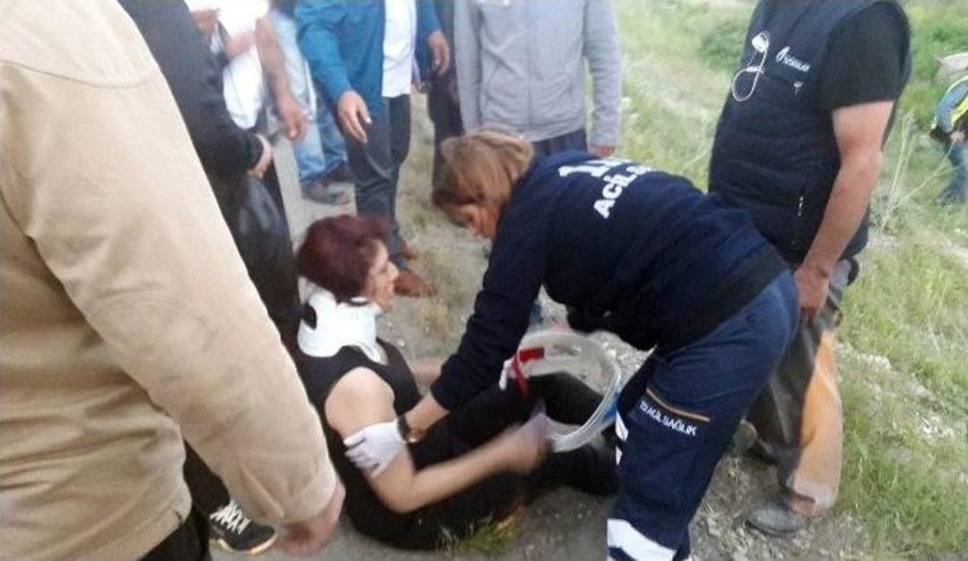 &Ouml;n&uuml;ne &Ccedil;ıkan K&ouml;peğe &Ccedil;arpmamak İ&ccedil;in Takla Attılar: 1 &Ouml;l&uuml;