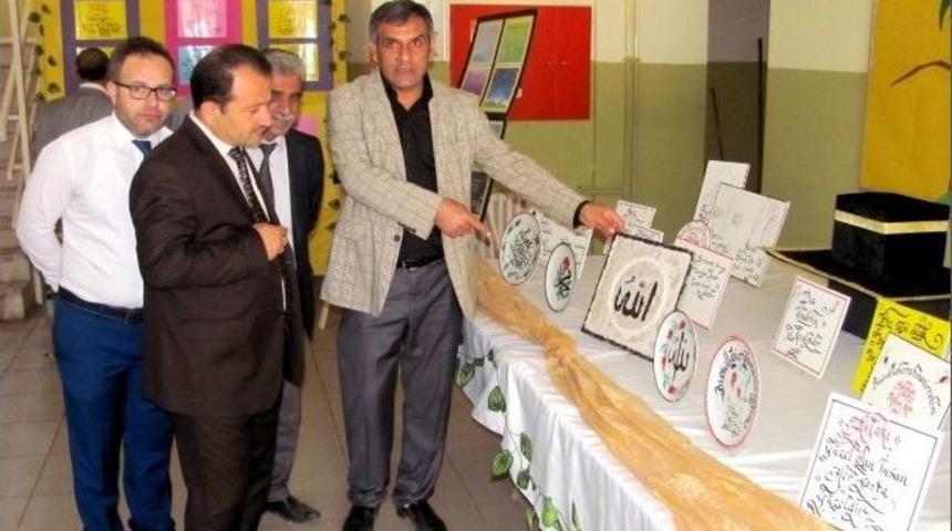 Lise &Ouml;ğrencileri, Okullarında Kaligrafi Ve Ebru Sanatı Sergisini G&ouml;r&uuml;c&uuml;ye &Ccedil;ıkardı