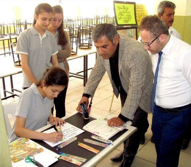 Lise Öğrencileri, Okullarında Kaligrafi Ve Ebru Sanatı Sergisini Görücüye Çıkardı