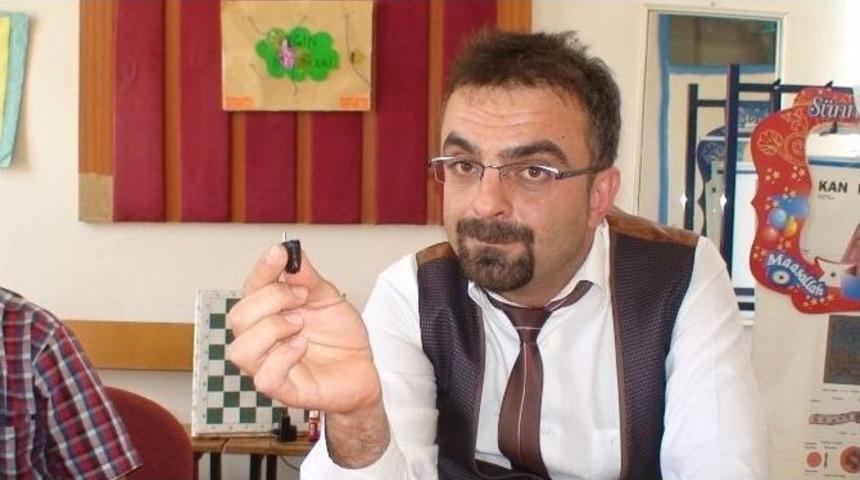 En K&uuml;&ccedil;&uuml;k Şarj Cihazını Yaptı