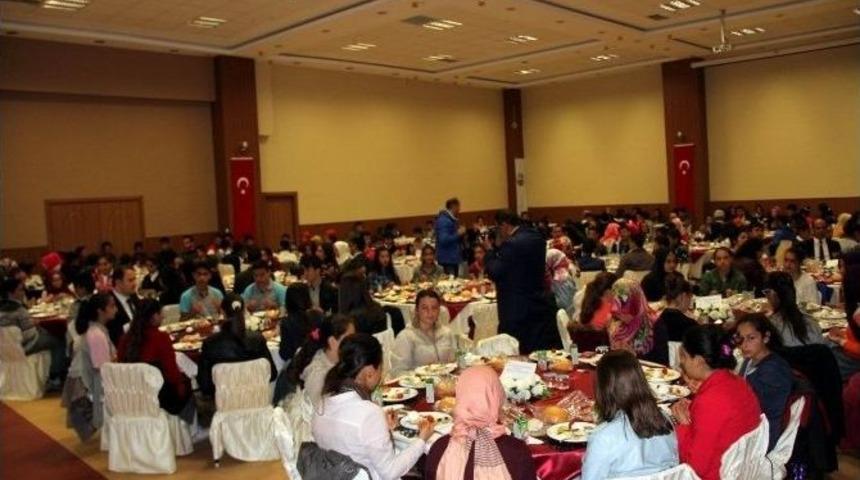 İncesu&rsquo;da Teog Sınavına Girecek &Ouml;ğrencilere Kahvaltı Verildi