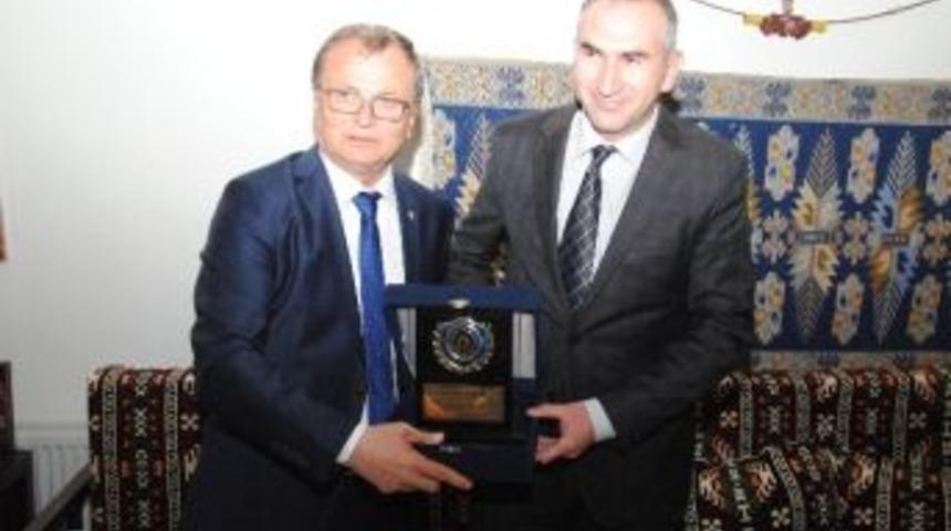 &Ccedil;ay Ticaret Ve Sanayi Odasından, Tosy&ouml;v Başkan Yardımcısı İhsan Beşer&rsquo;e Plaket