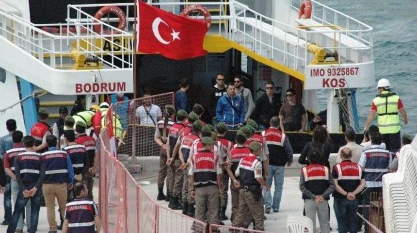 G&uuml;ll&uuml;k Limanı&rsquo;ndan Sığınmacı Transferi Ger&ccedil;ekleşti