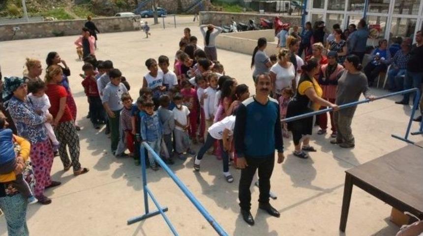 Bir &Ouml;m&uuml;r Roman Derneği Roman &Ccedil;ocuklarının Y&uuml;z&uuml;n&uuml; G&uuml;ld&uuml;rd&uuml;