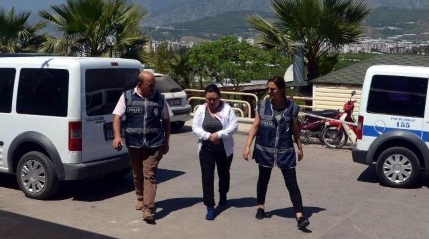 M&uuml;şteri Kılığındaki Polislere Yakalandılar