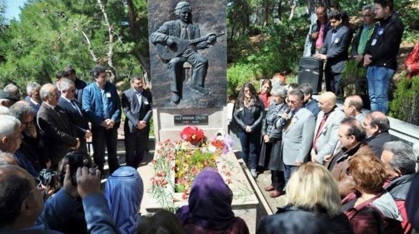 Ali Ekber &Ccedil;i&ccedil;ek, Mezarı Başında Anıldı