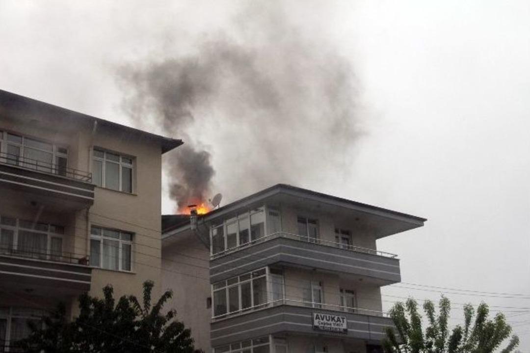 Bolu&rsquo;da Yağmur Ve Fırtına Hayatı Fel&ccedil; Etti