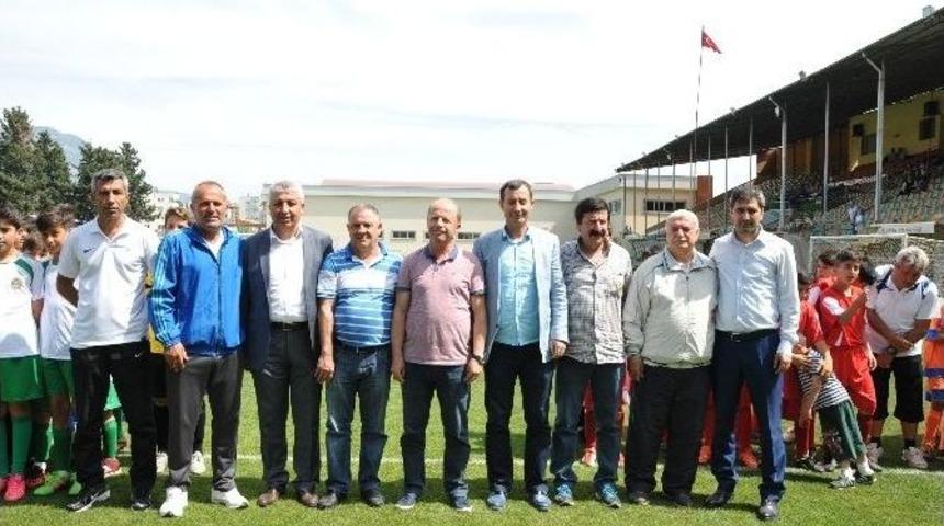 B&uuml;y&uuml;kşehirden Amat&ouml;rspor&rsquo;a Malzeme Yardımı