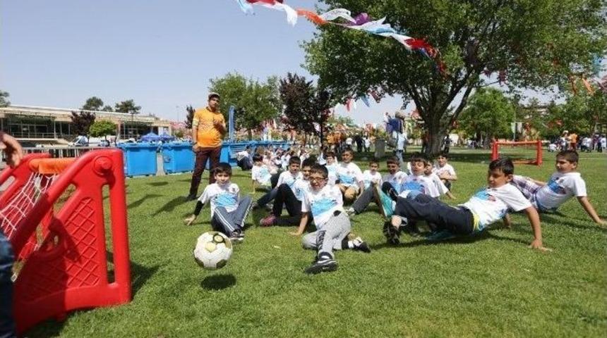 Şenlikte &Ccedil;ocuklar Doyasıya Eğlendi