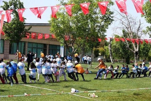 Şenlikte Çocuklar Doyasıya Eğlendi