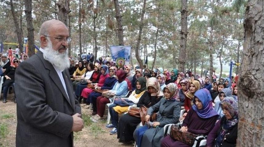 Bursiyerlere Kutlu Doğum Pilavı Dağıtıldı