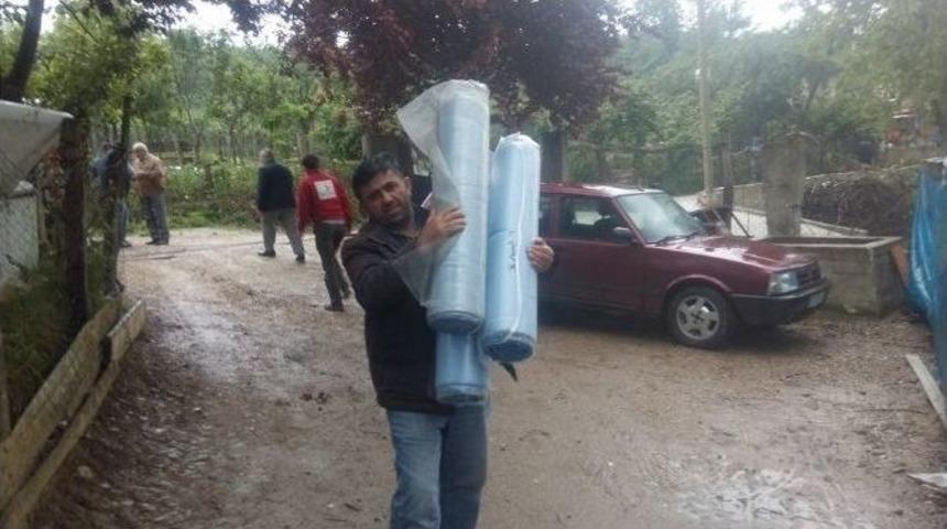 Evi Yanan Aileye Kızılay&rsquo;dan Yardım