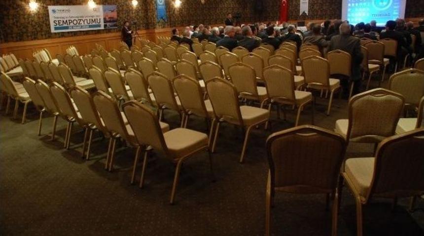 Tekirdağ B&uuml;y&uuml;kşehir Belediye Başkanı Albayrak&rsquo;tan Boş Salon Tepkisi