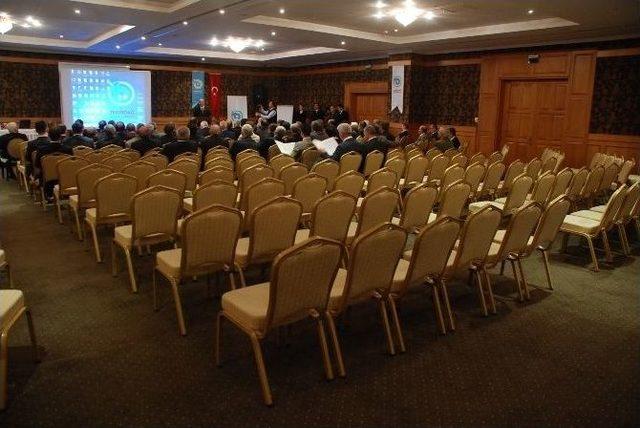 Tekirdağ Büyükşehir Belediye Başkanı Albayrak’tan Boş Salon Tepkisi