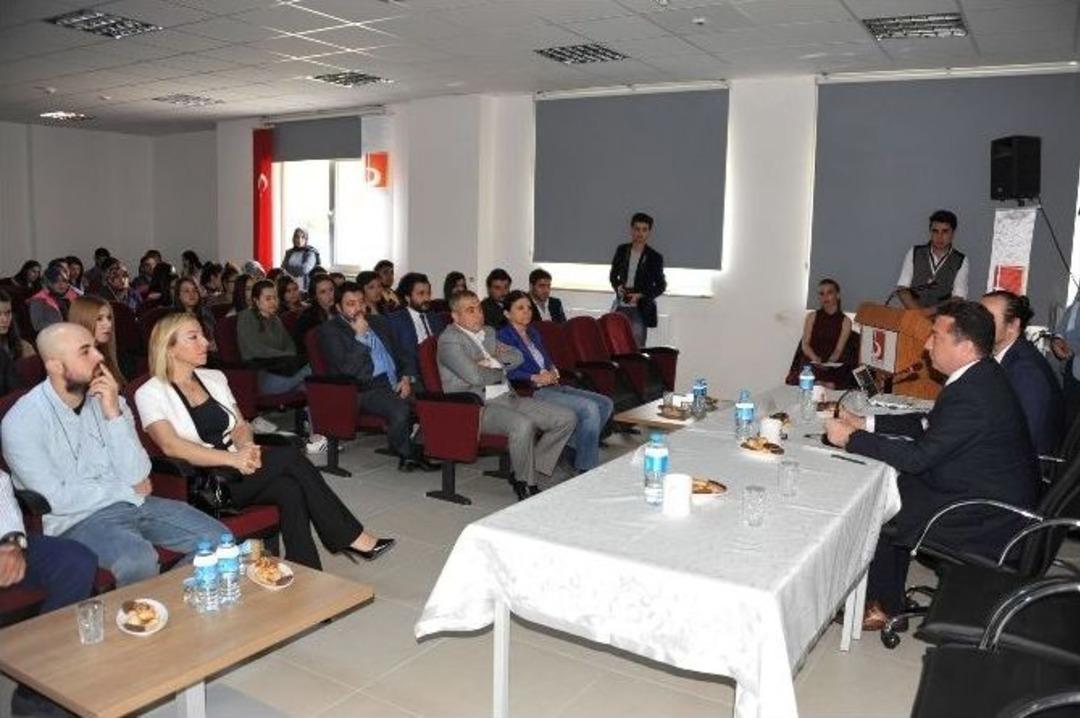 Başkan Bakıcı, Boz&uuml;y&uuml;k Myo&rsquo;nun &ldquo;3. Kariyer G&uuml;nleri&rdquo;nde &Uuml;niversite &Ouml;ğrencileriyle Buluştu