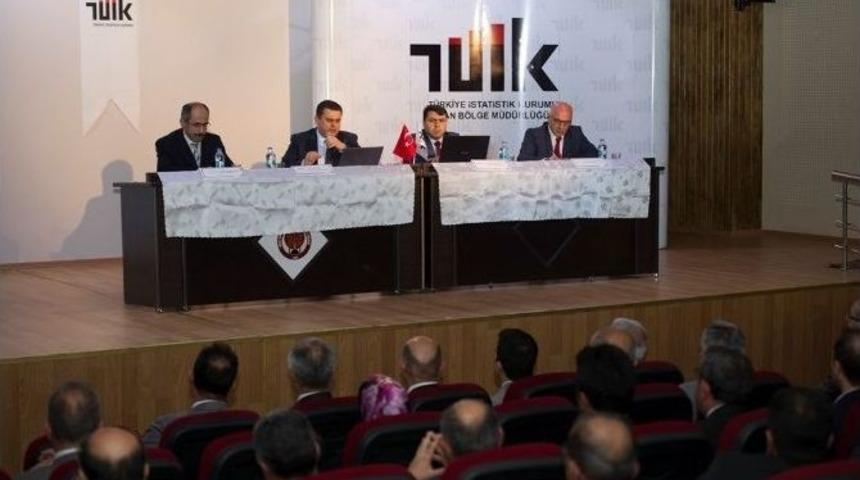 Vali Taşyapan, T&uuml;ik&rsquo;in &lsquo;eğitim Ve İstatistik&rsquo; Paneline Katılı