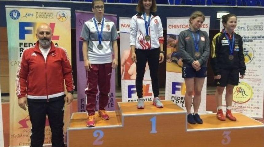 &Ccedil;orlulu G&uuml;reş&ccedil;iler B&uuml;kreş&rsquo;ten Madalya İle D&ouml;nd&uuml;