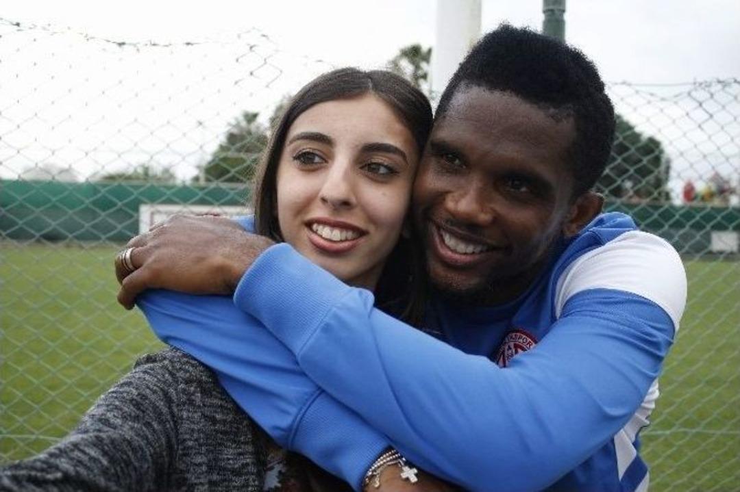 Eto&rsquo;o, Kalpak Giydi