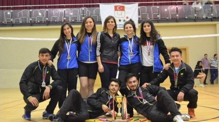 Uşak &Uuml;niversitesi Badminton Takımı 1. Lig&rsquo;e Y&uuml;kseldi