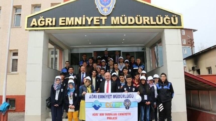 Ağrı&rsquo;da &Ouml;ğrenciler &Ccedil;anakkale&rsquo;ye Uğurlandı