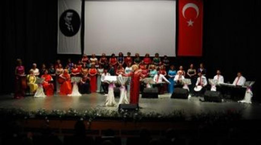 Nil&uuml;fer Kadın Korosundan Anlamlı Konser