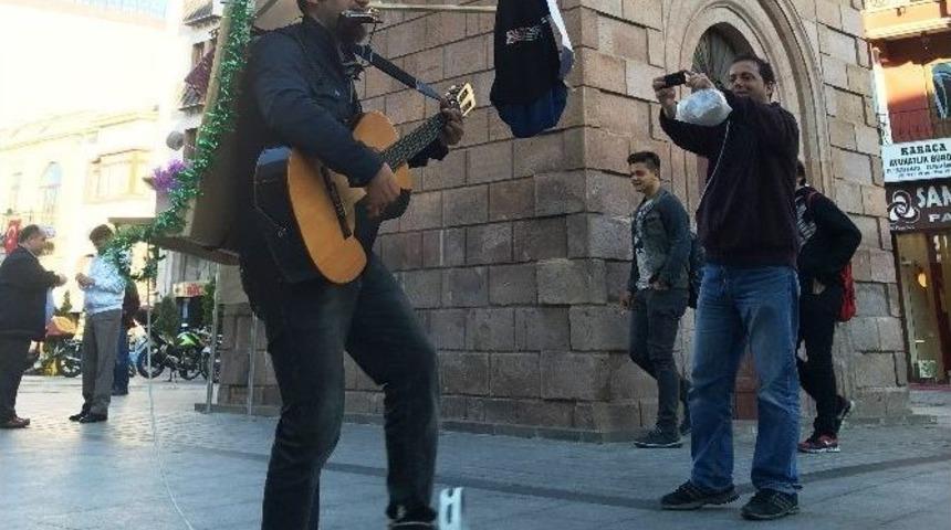 Tek Kişilik Orkestra