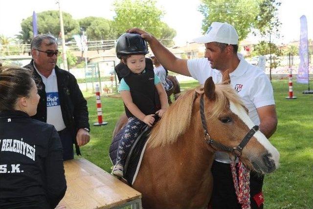 Çocuklar Bu Atları Çok Sevdi 1