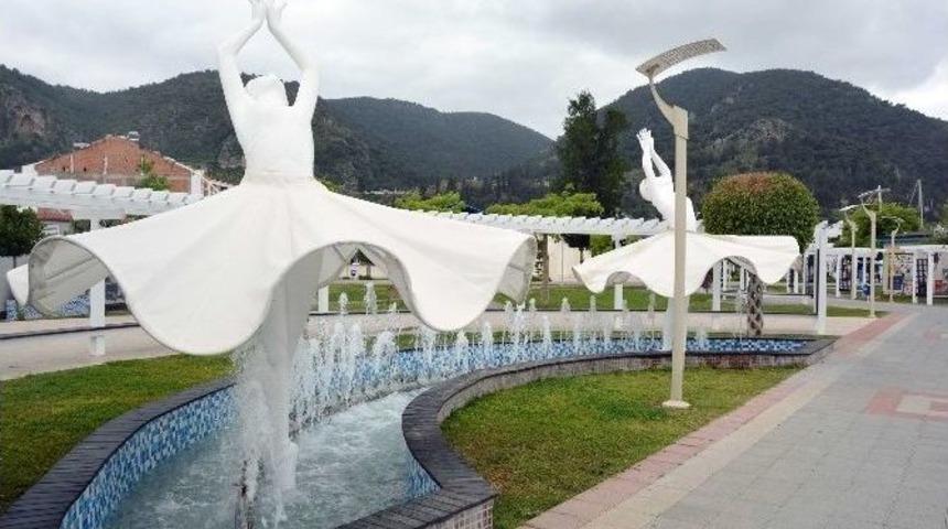 Fethiye&rsquo;de Tartışılan Balerinler Yeni Yerine Taşındı