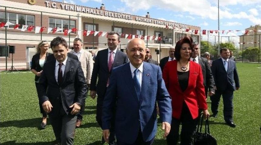 Yenimahalle&rsquo;nin Tam Donanımlı Sahası A&ccedil;ıldı