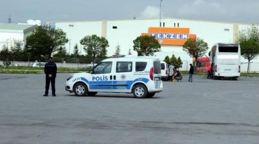Yolcu Otob&uuml;s&uuml;ndeki Koliler Polisi Alarma Ge&ccedil;irdi