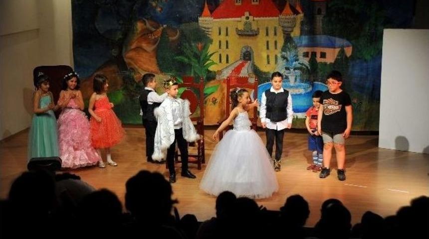 Hasta Yaşıtlarına Destek İ&ccedil;in Sahneye &Ccedil;ıkacaklar