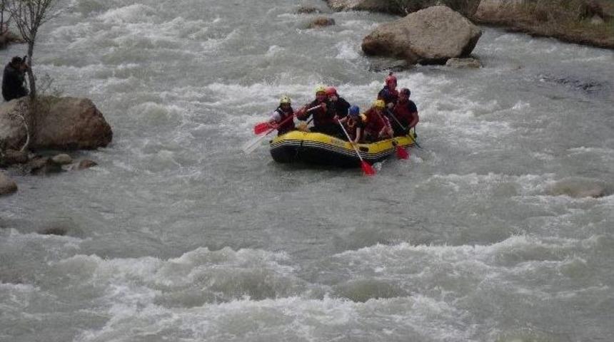 Erzincan&rsquo;da Rafting Heyecanı