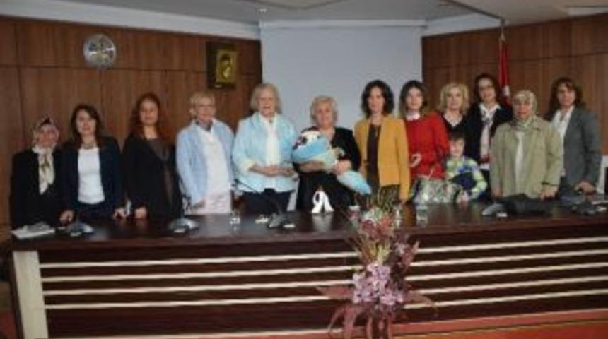 Kadının Yasal Hakları D&uuml;zenlenen Toplantıda Anlatıldı