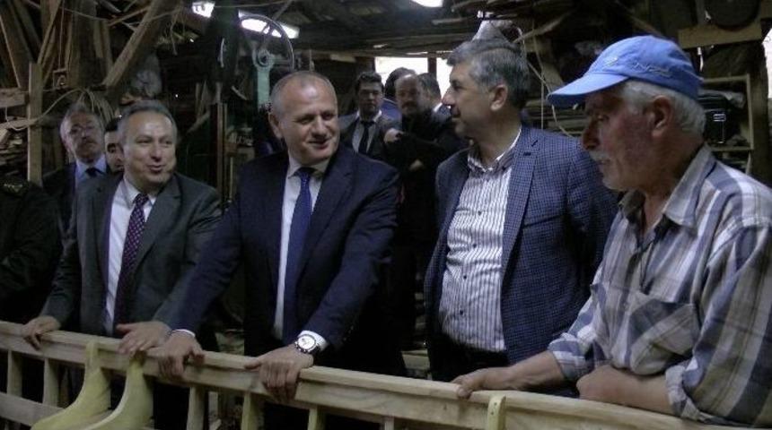 Satın Alınan Kayık D&uuml;zce&rsquo;de Bir Parka Yerleştirilecek