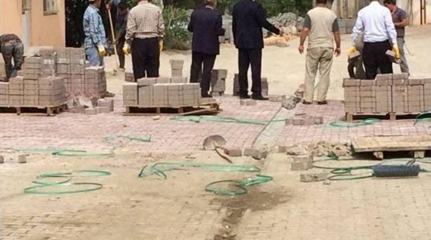 Şambayat Beldesine Kilitli Parke Taşı D&ouml;şeniyor