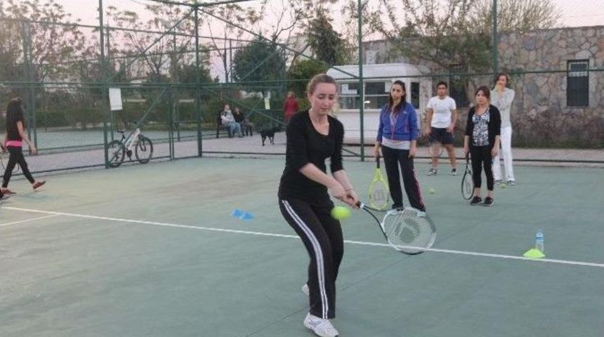 B&uuml;y&uuml;kşehir&rsquo;den &Uuml;cretsiz Tenis Kursları