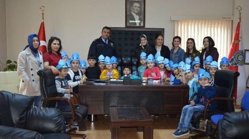 Minik &Ouml;ğrencilerden Emniyet M&uuml;d&uuml;r&uuml;ne Ziyaret