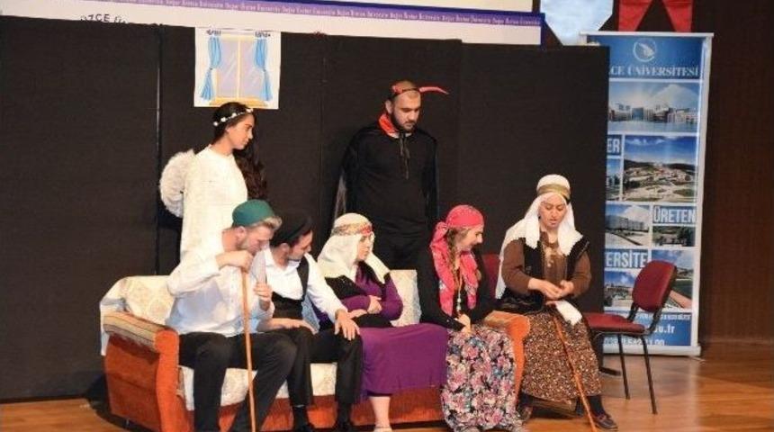 Sarı Naciye İsimli Tiyatro Gösterisi Yapıldı