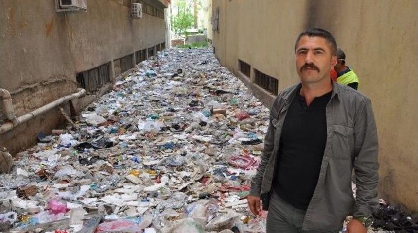 Apartman Boşluğundan 3 Kamyon &Ccedil;&ouml;p &Ccedil;ıktı