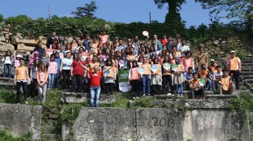 &Ouml;ğrenciler Tarihi 40 Basamakları Temizledi