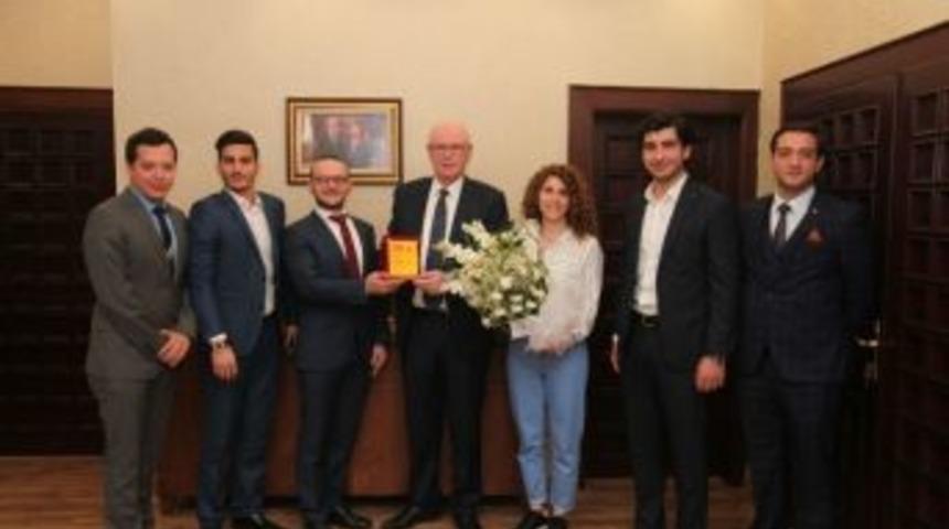 Rugby Kul&uuml;b&uuml;&rsquo;nden Başkan Kurt&rsquo;a Ziyaret