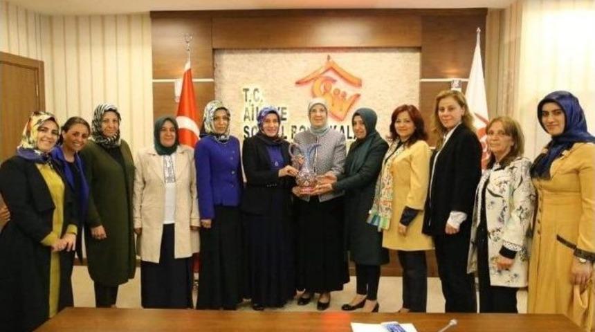 Ak Partili Kadınlardan Bakan Ramazanoğlu&rsquo;na Ziyaret