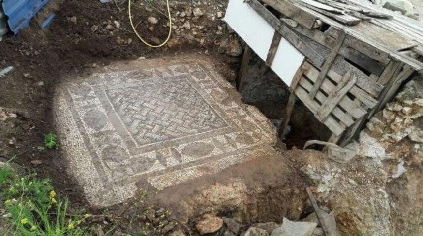 Antalya&rsquo;da Tarihi Hamamtaşı Operasyonu: 4 G&ouml;zaltı